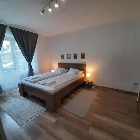 Zrinyi 11 * Balatonkenese